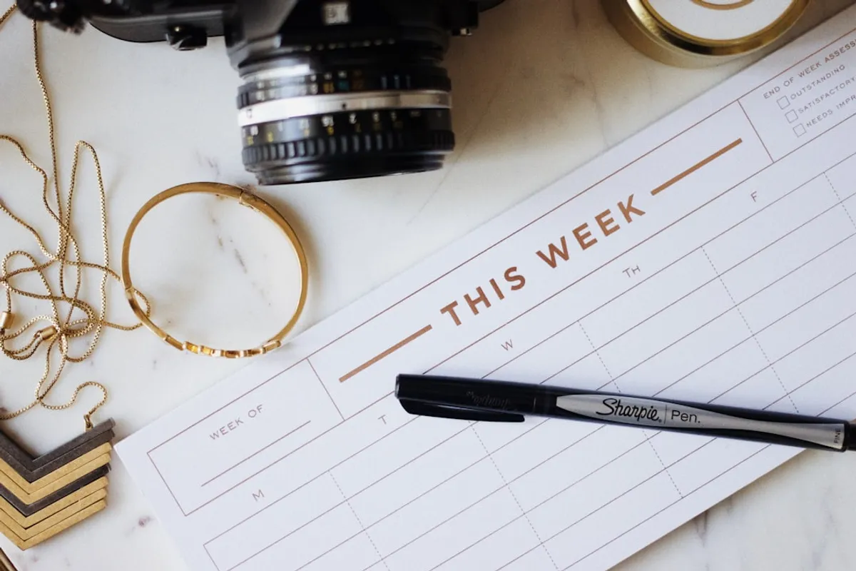worker budgeting weekly paycheck with envelope system