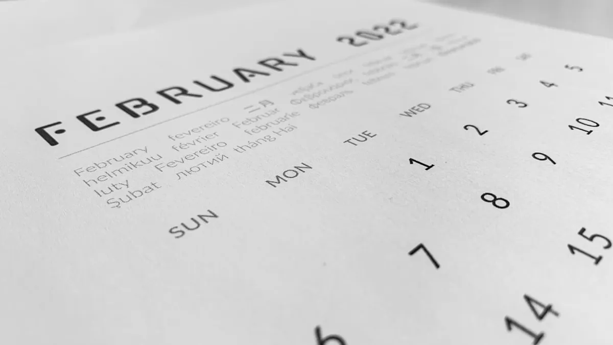 comparison table of hourly rates to yearly pay