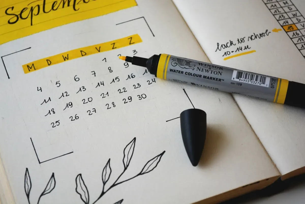 laptop calendar showing federal holidays