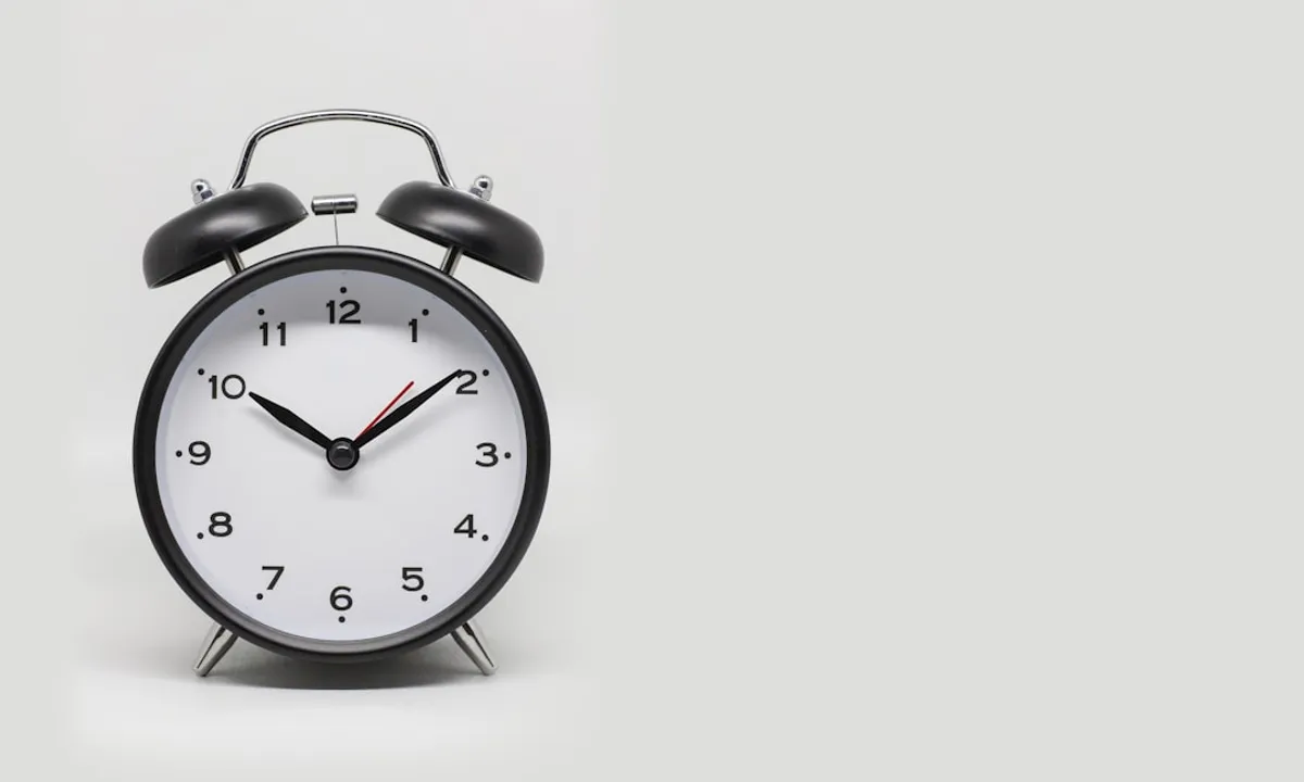 time clock showing overnight shift hours